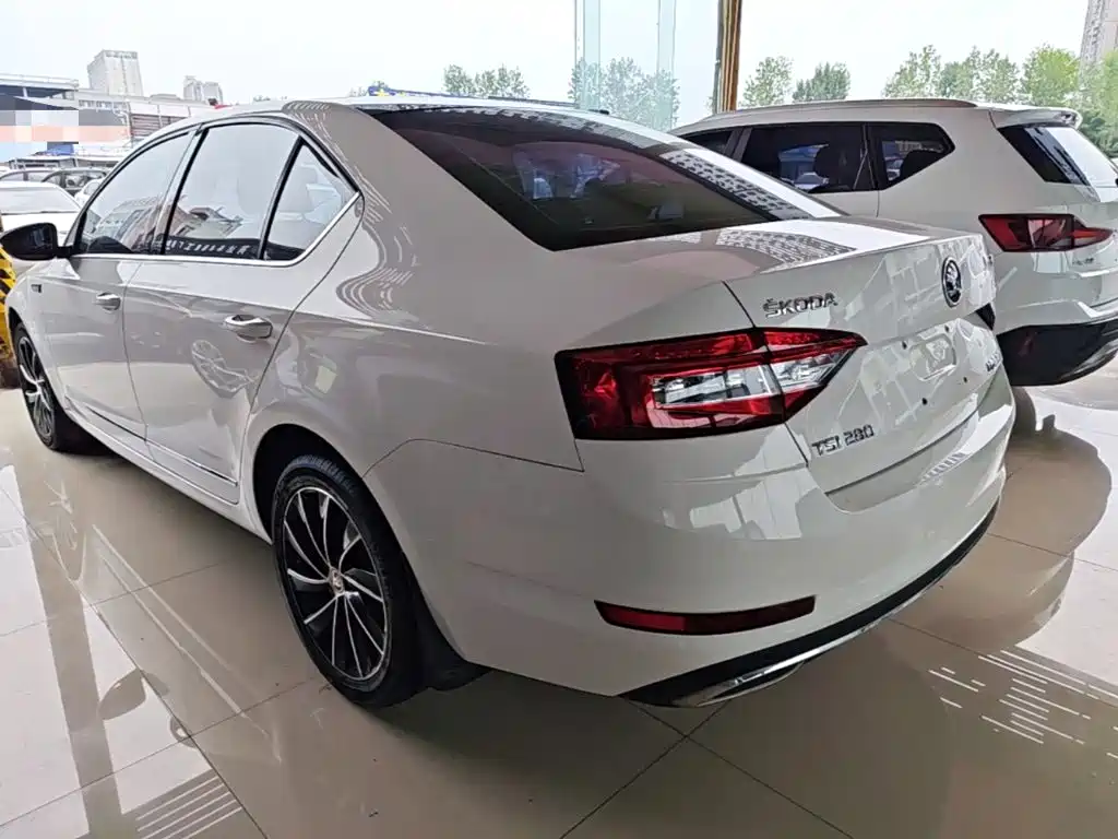 Skoda Octavia — фото 5