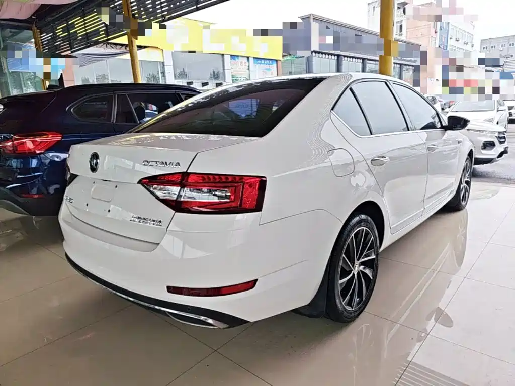 Skoda Octavia — фото 7