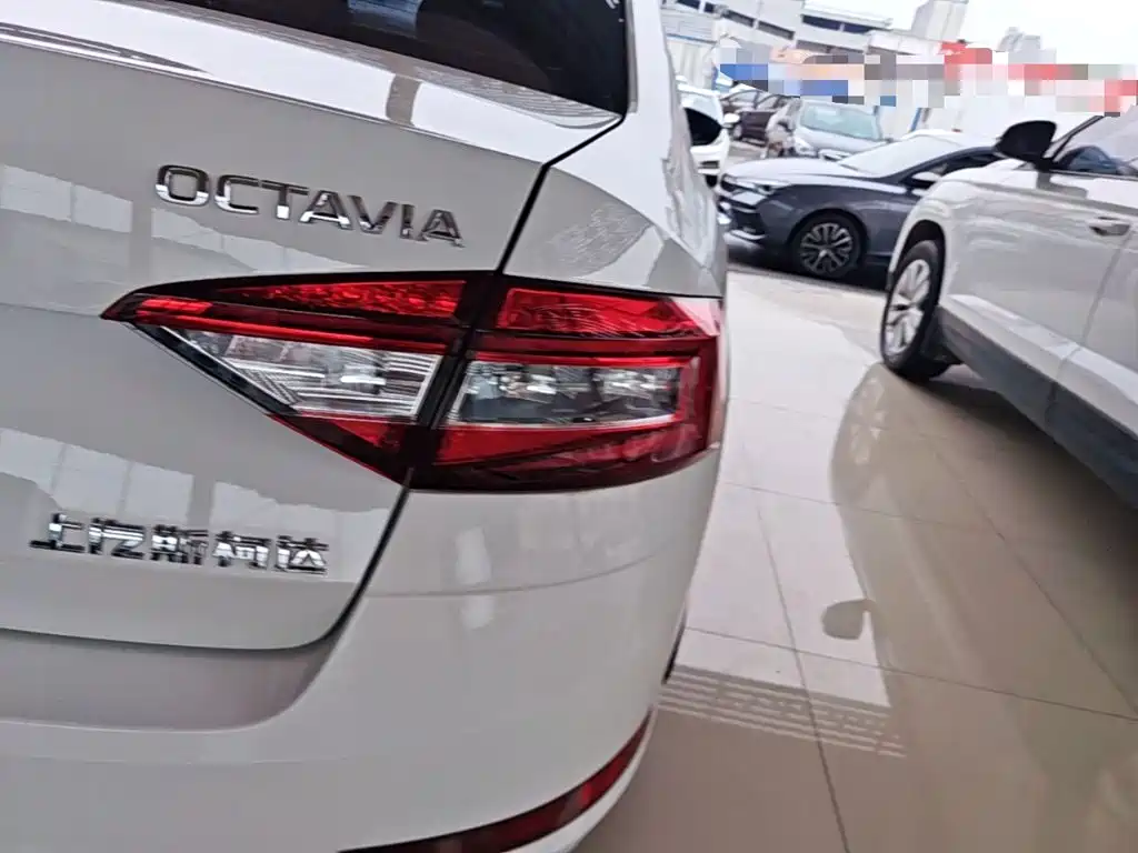 Skoda Octavia — фото 8