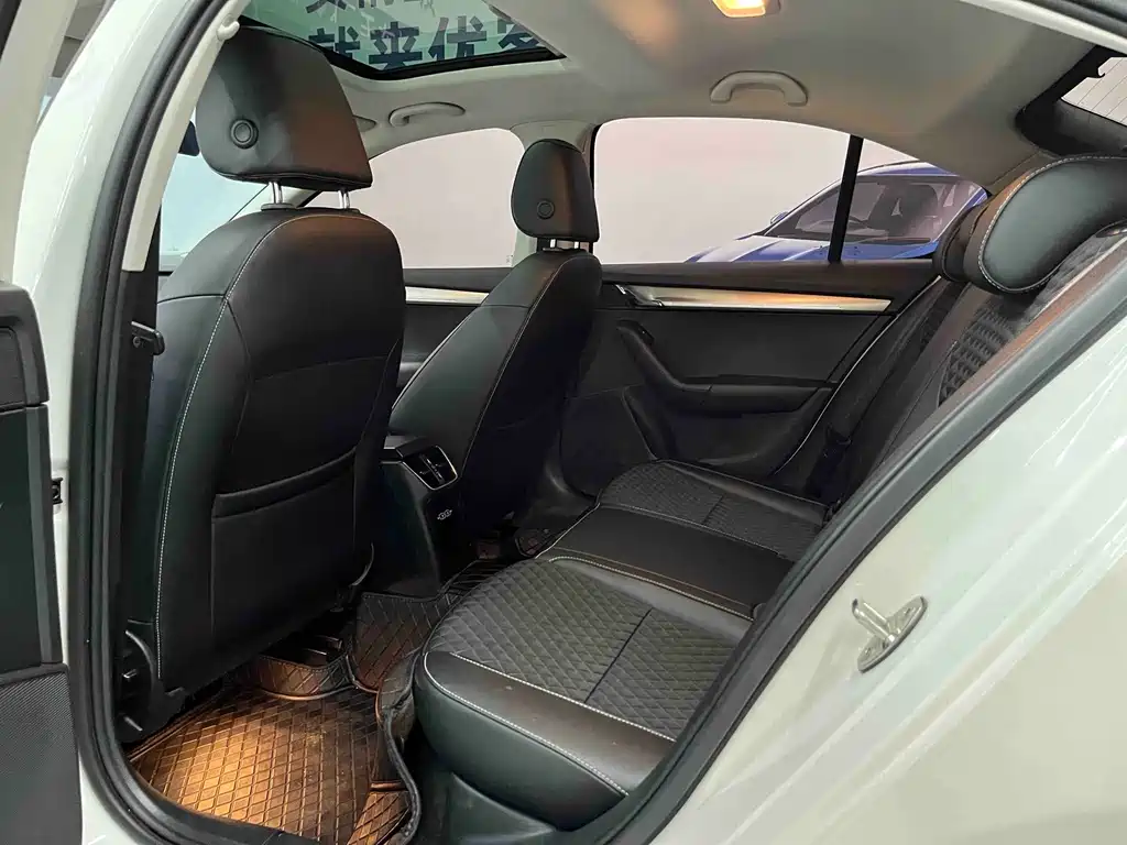 Skoda Octavia — фото 13