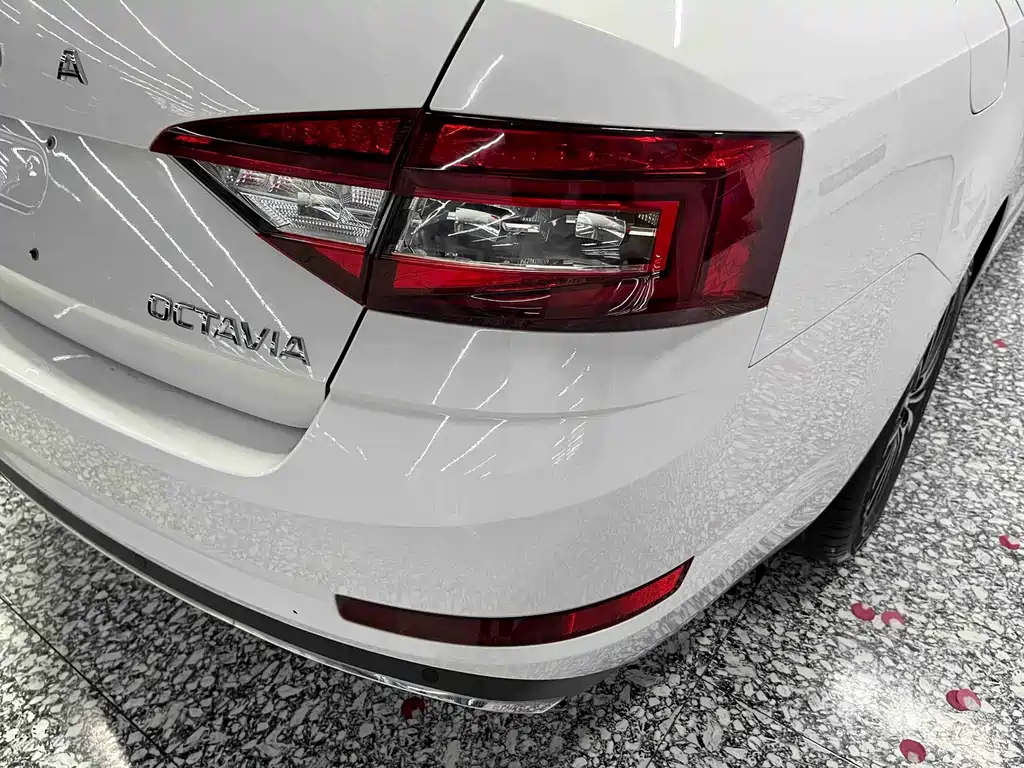 Skoda Octavia — фото 19
