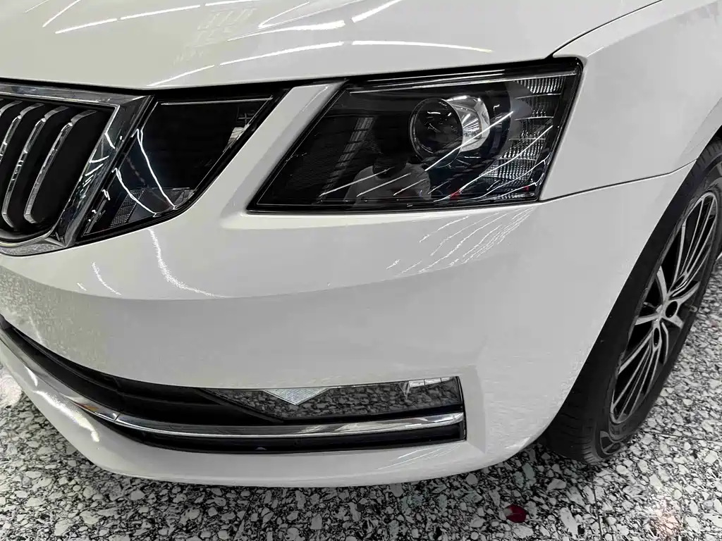 Skoda Octavia — фото 4
