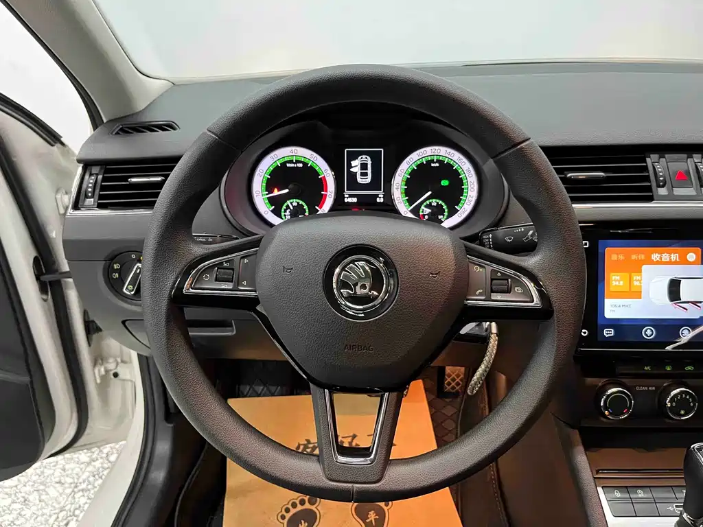 Skoda Octavia — фото 8