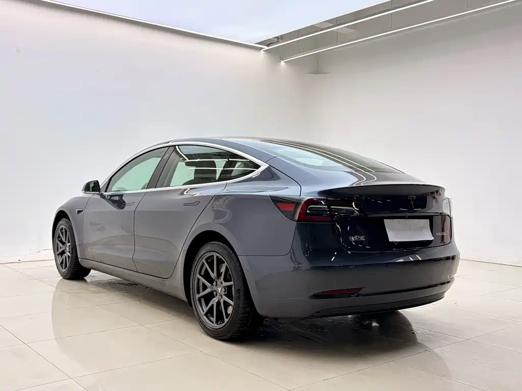 Tesla Model 3 — фото 11