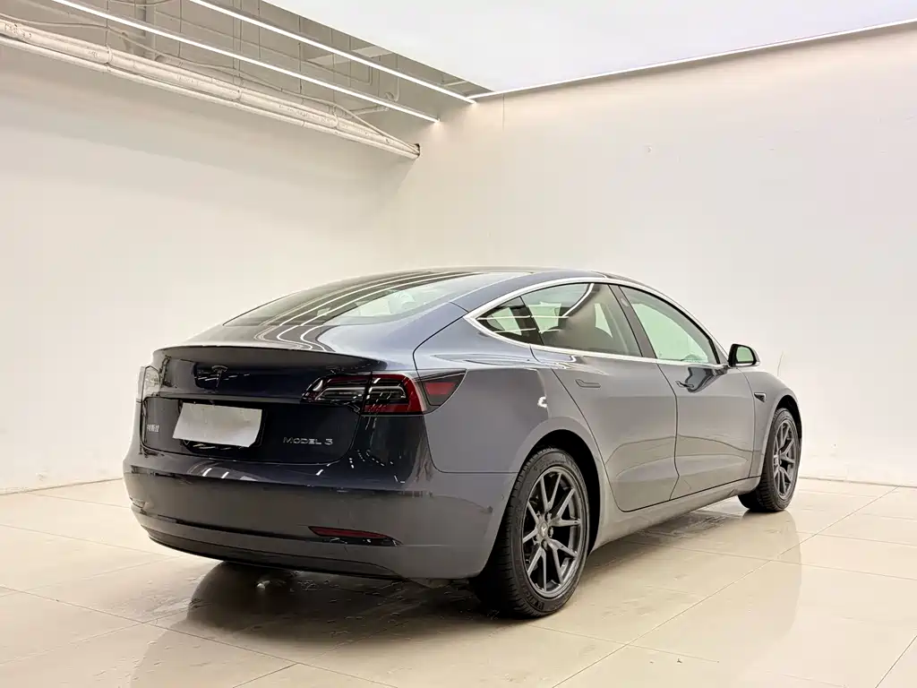 Tesla Model 3 — фото 13