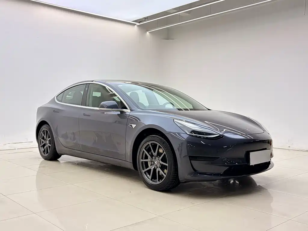 Tesla Model 3 — фото 3
