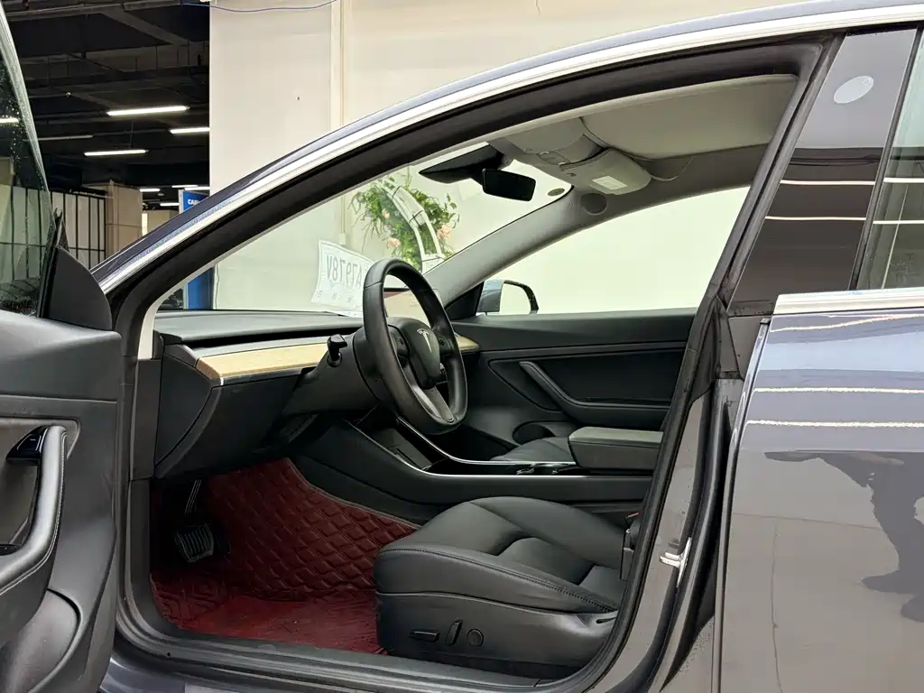 Tesla Model 3 — фото 4