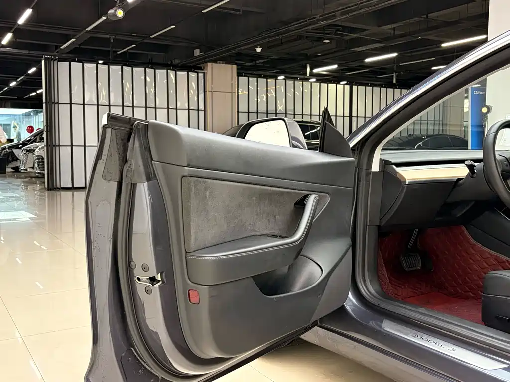 Tesla Model 3 — фото 5