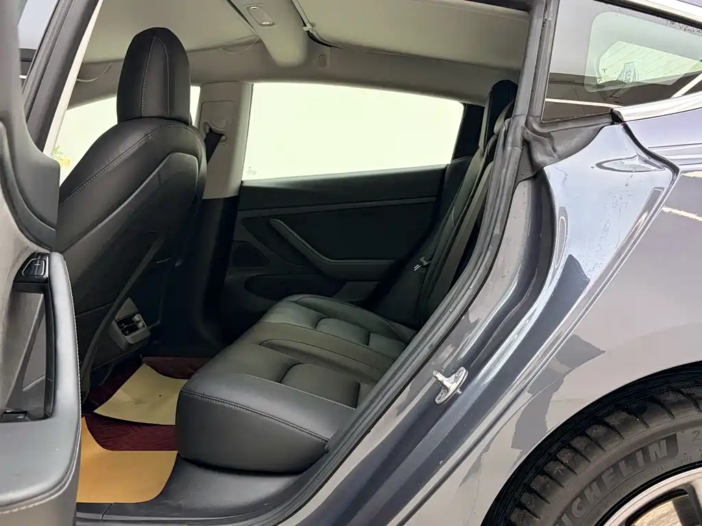 Tesla Model 3 — фото 6