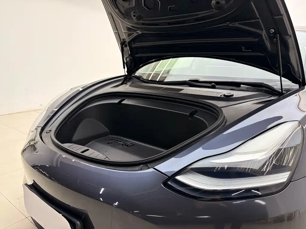 Tesla Model 3 — фото 9