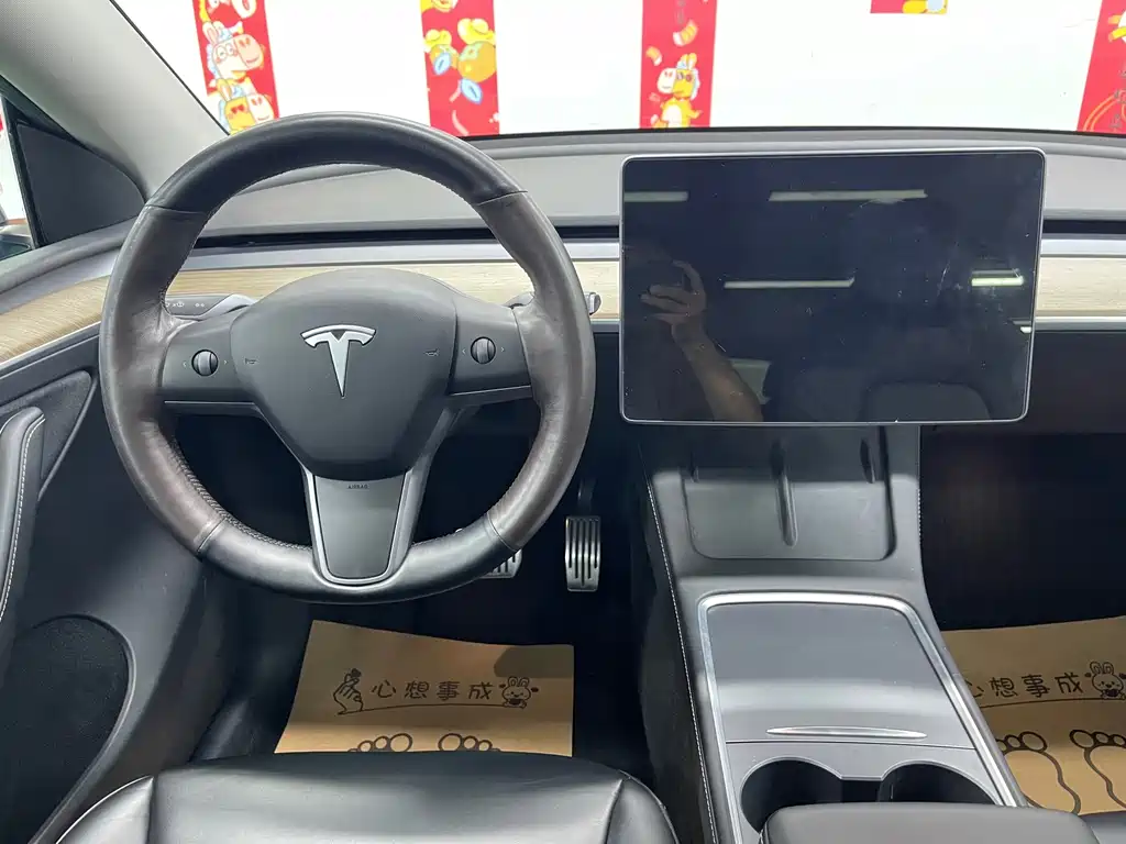 Tesla Model Y — фото 11