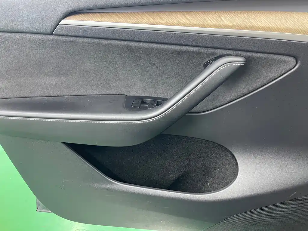 Tesla Model Y — фото 21