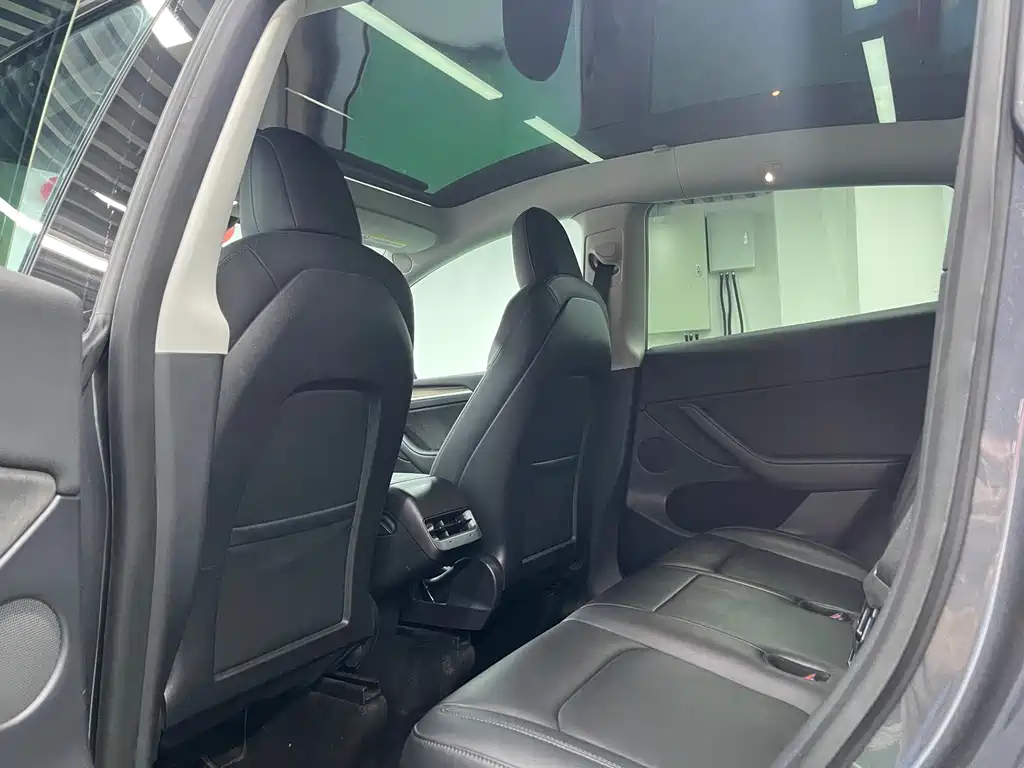 Tesla Model Y — фото 22