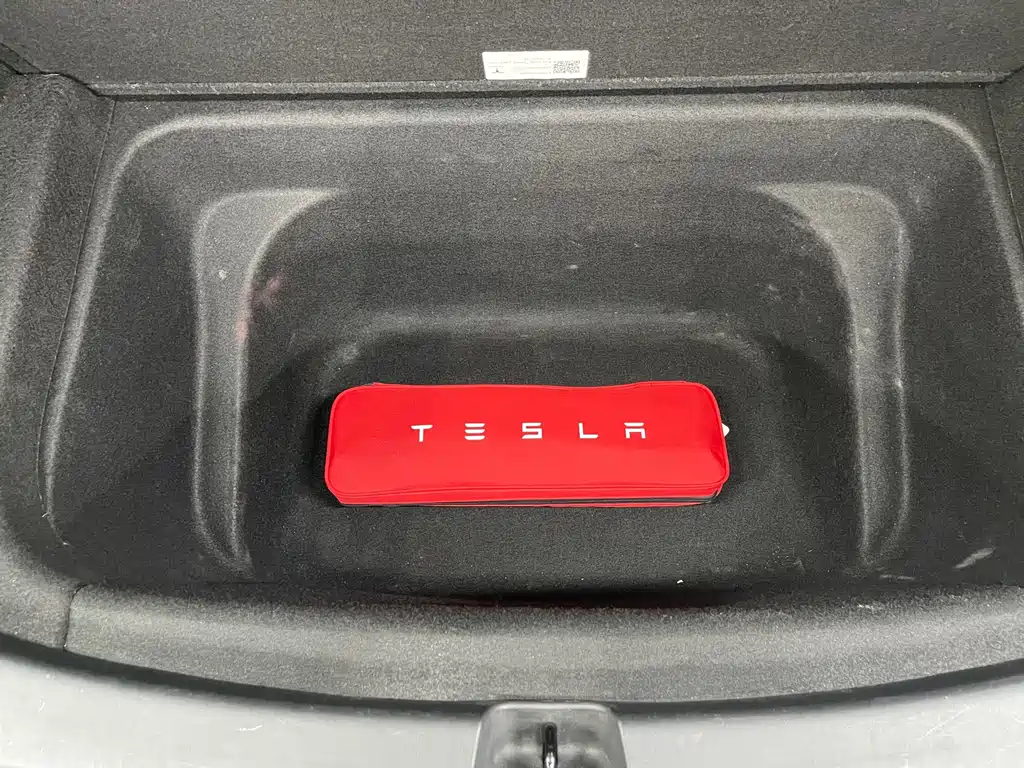 Tesla Model Y — фото 27