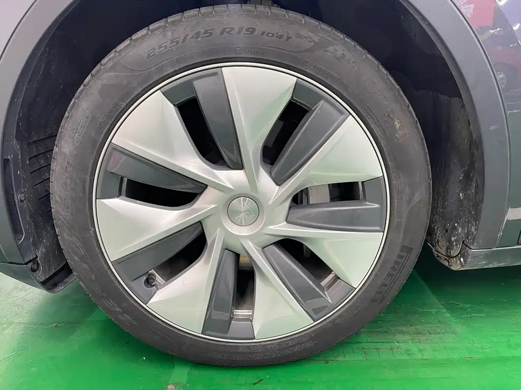 Tesla Model Y — фото 32