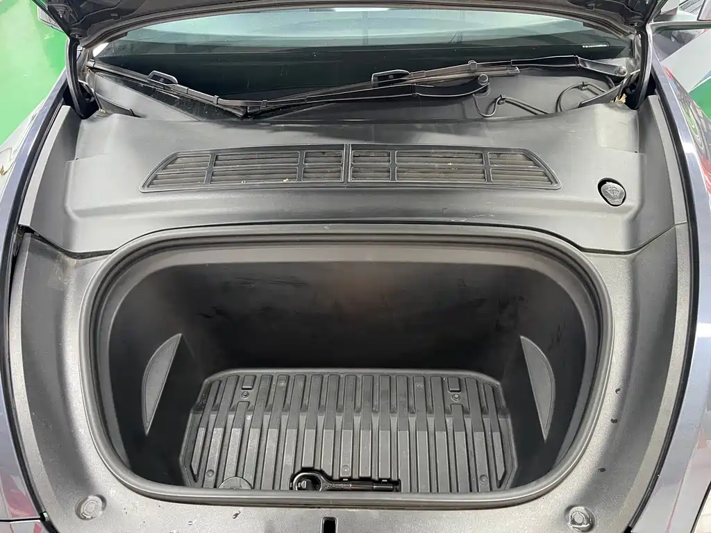 Tesla Model Y — фото 33