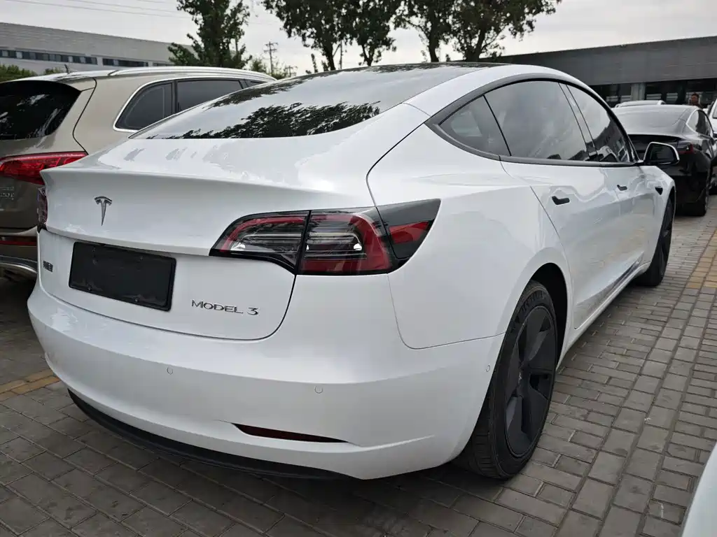 Tesla Model 3 — фото 14
