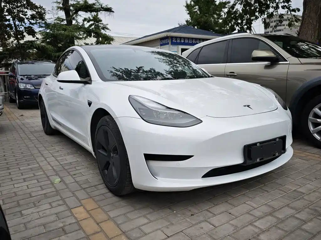 Tesla Model 3 — фото 3