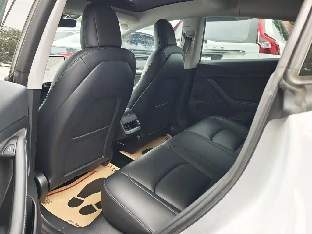 Tesla Model 3 — фото 4
