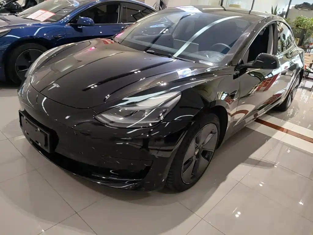Tesla Model 3 — фото 2