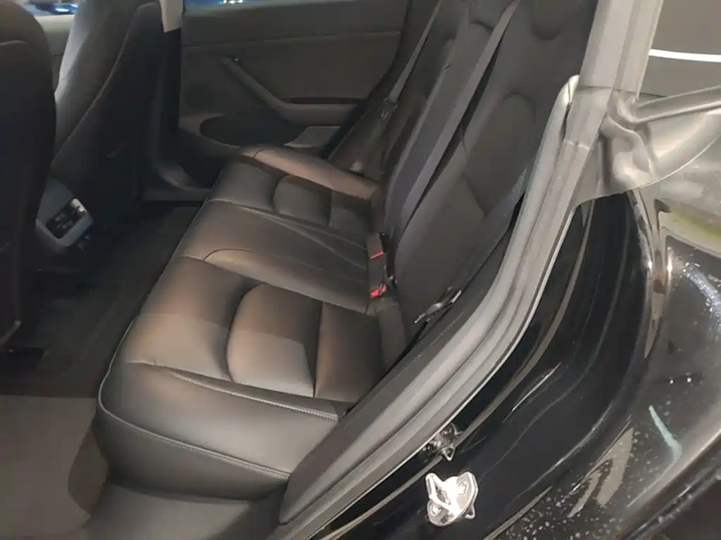 Tesla Model 3 — фото 17