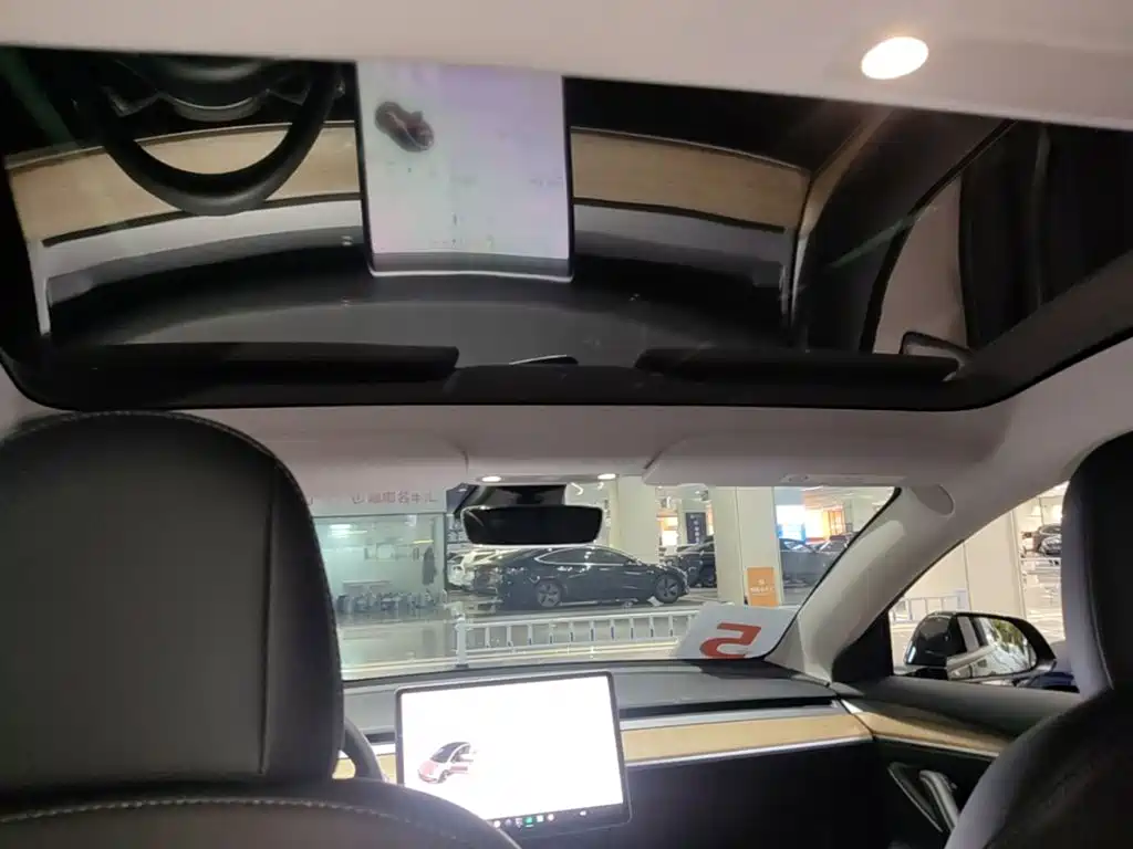 Tesla Model 3 — фото 18