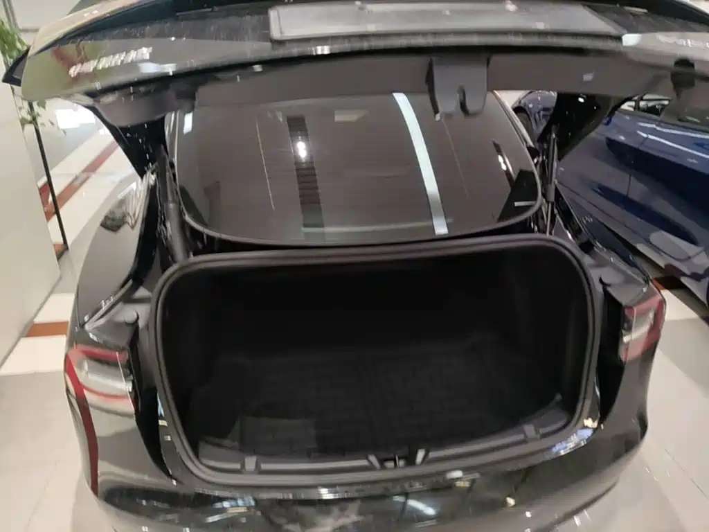 Tesla Model 3 — фото 19