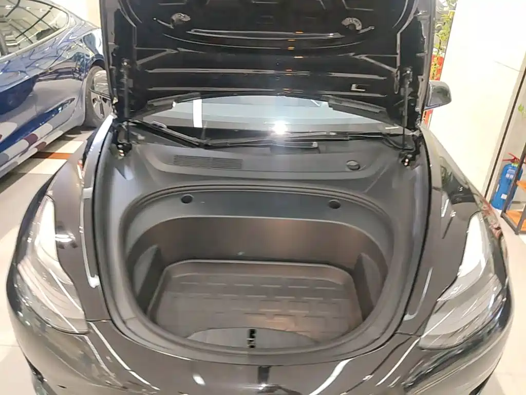Tesla Model 3 — фото 20