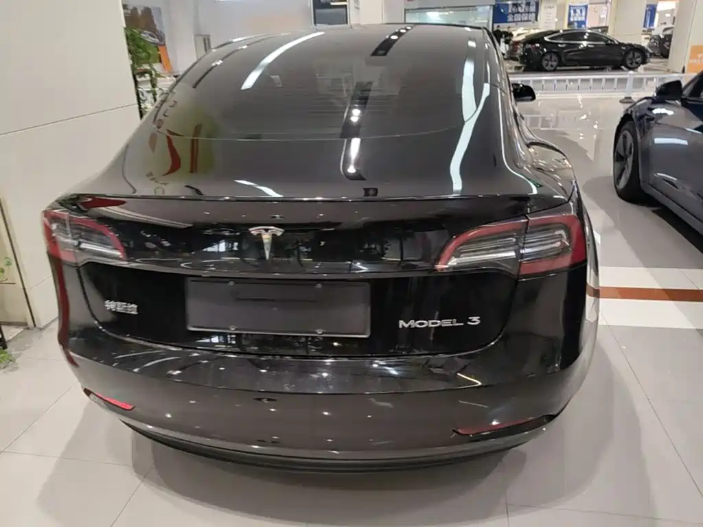 Tesla Model 3 — фото 6