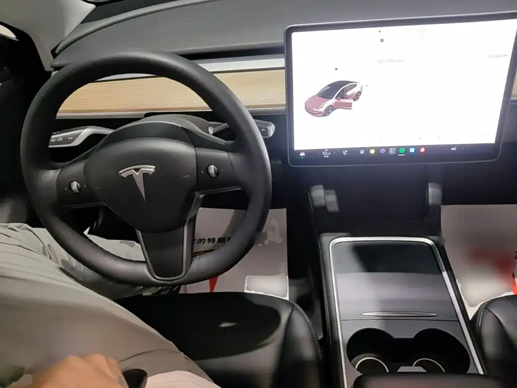 Tesla Model 3 — фото 10