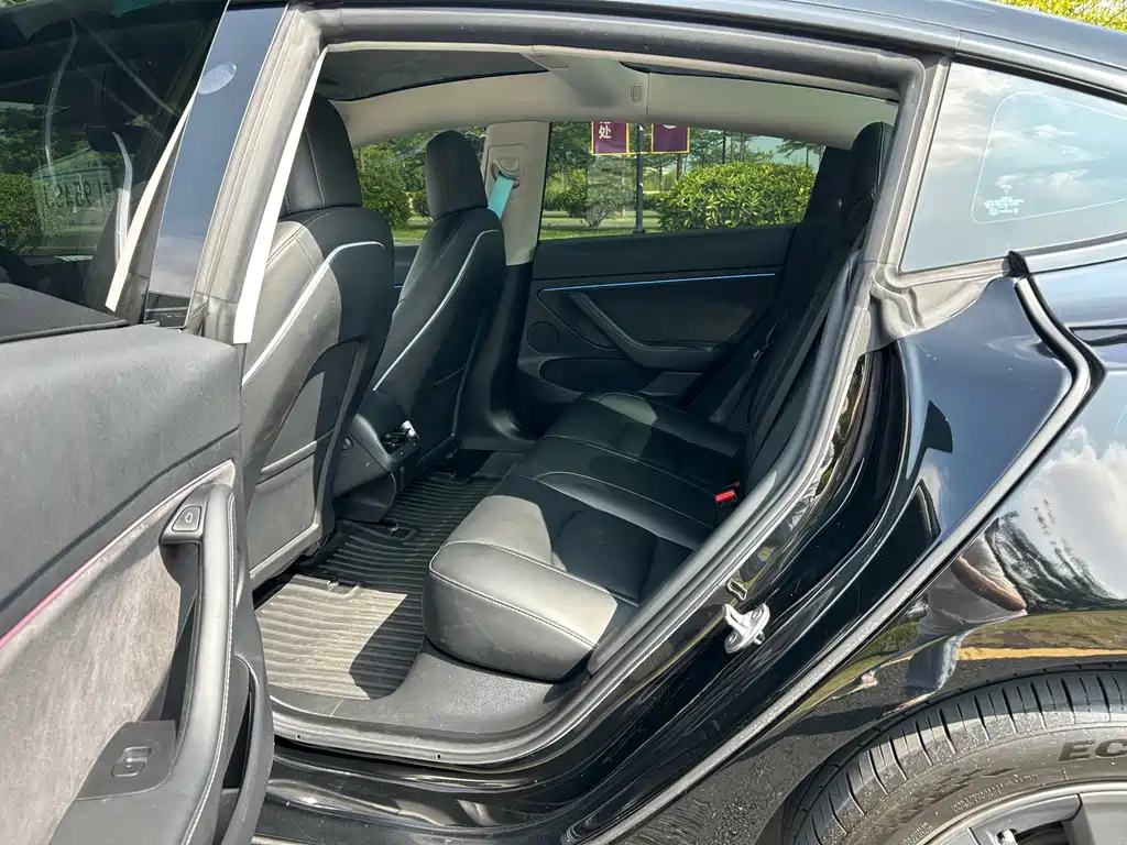 Tesla Model 3 — фото 6