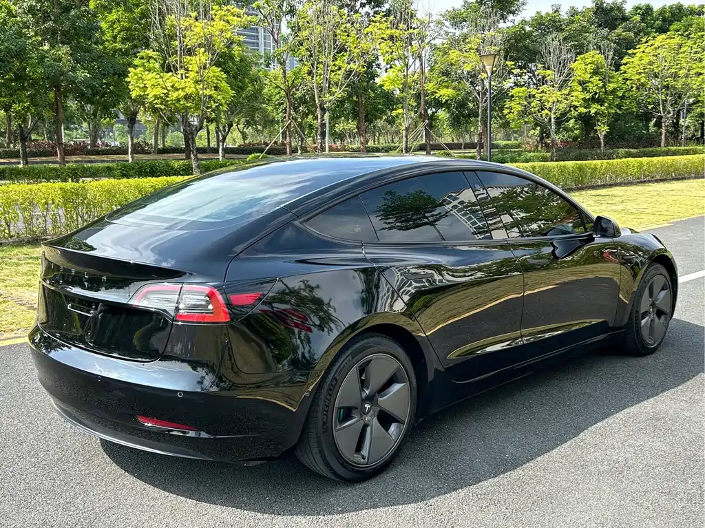 Tesla Model 3 — фото 9
