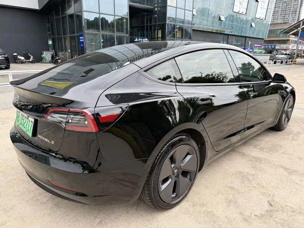 Tesla Model 3 — фото 11