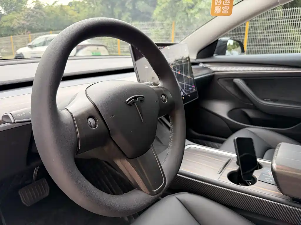 Tesla Model 3 — фото 7