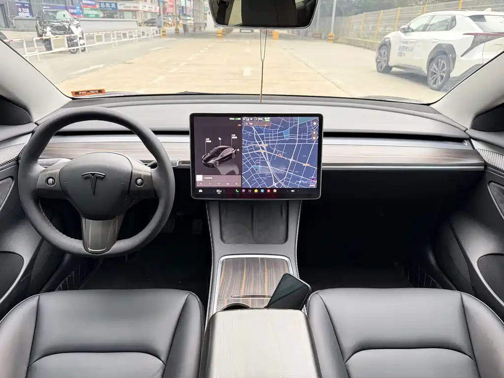 Tesla Model 3 — фото 8