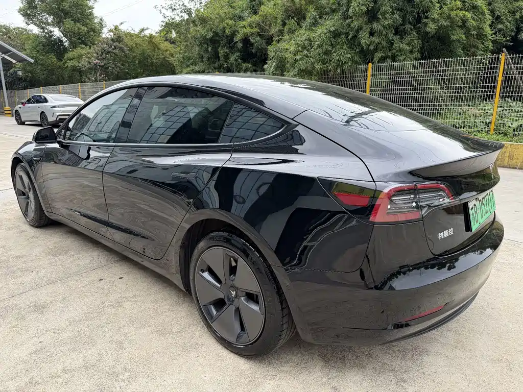 Tesla Model 3 — фото 9