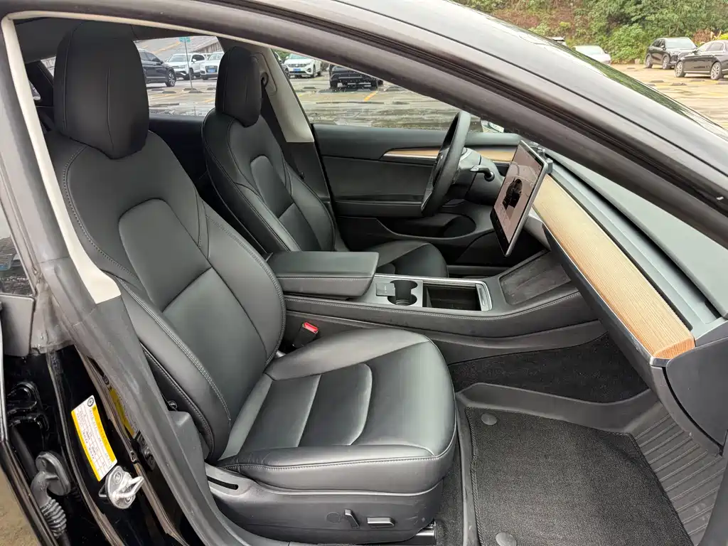 Tesla Model 3 — фото 11