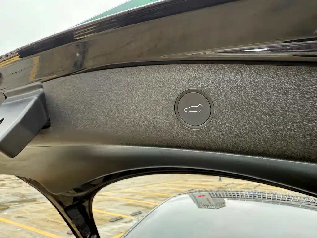 Tesla Model 3 — фото 15