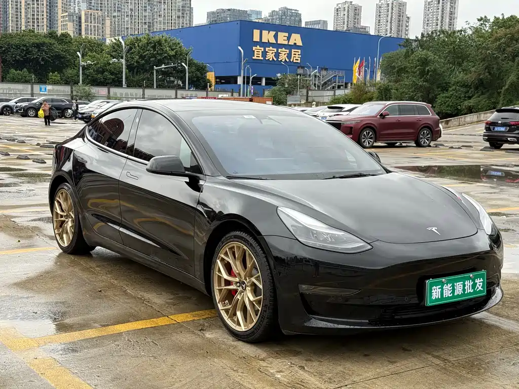 Tesla Model 3 — фото 3