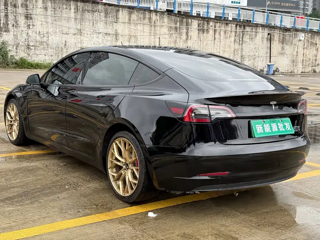 Tesla Model 3 — фото 5