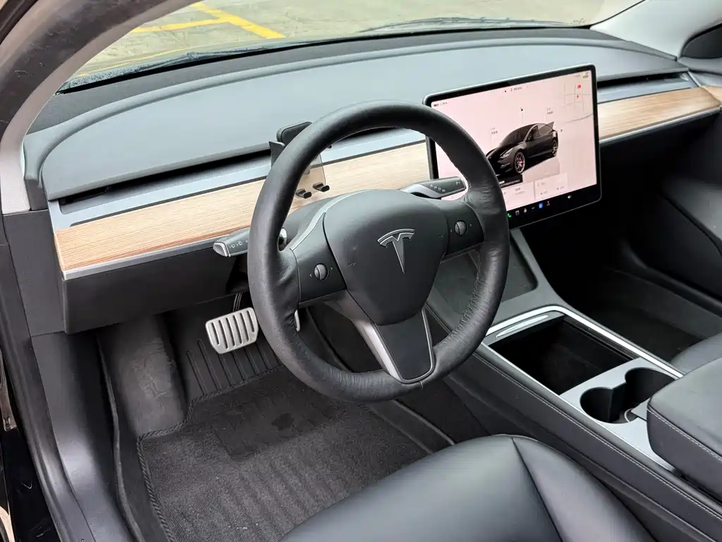 Tesla Model 3 — фото 7