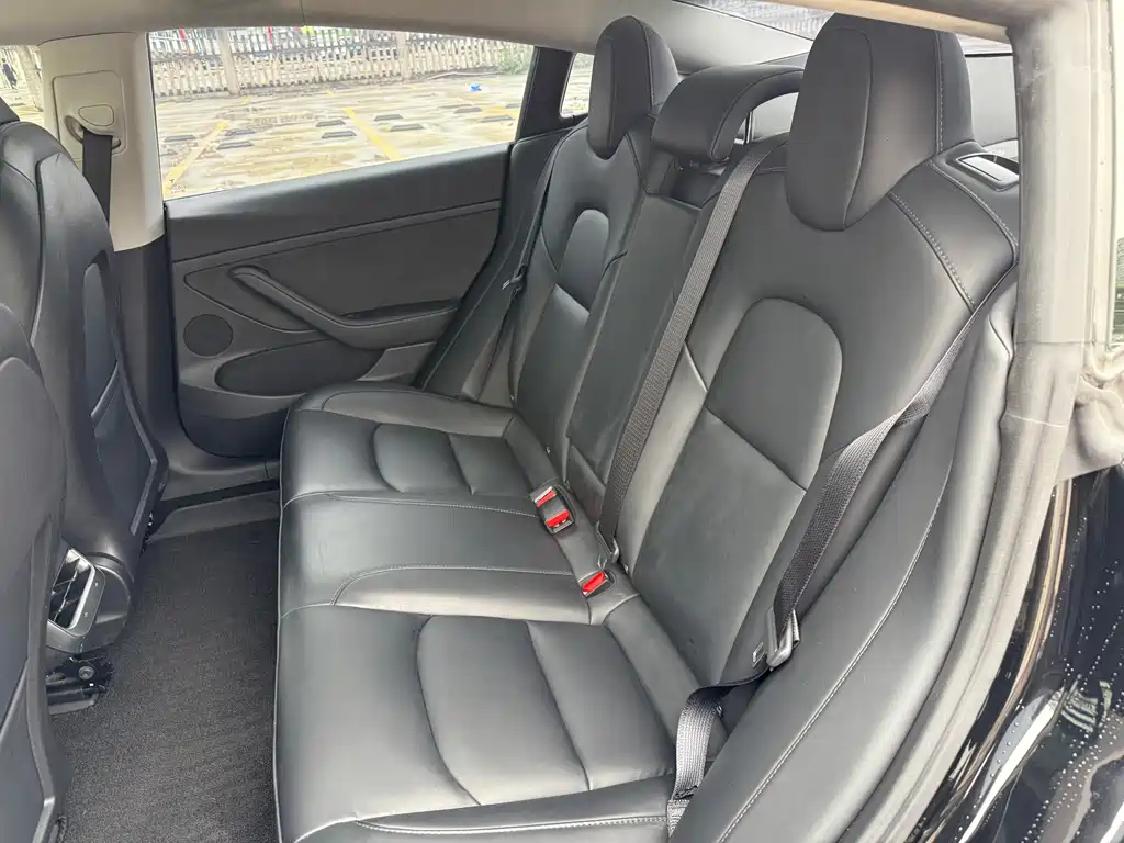 Tesla Model 3 — фото 10