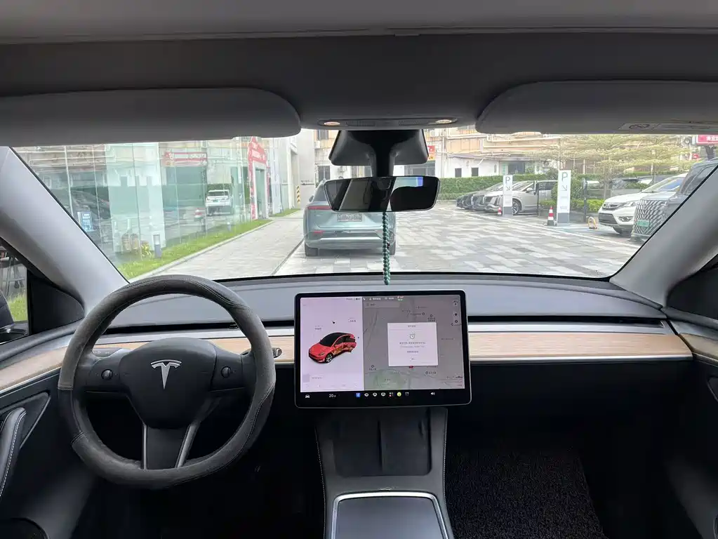 Tesla Model Y — фото 8