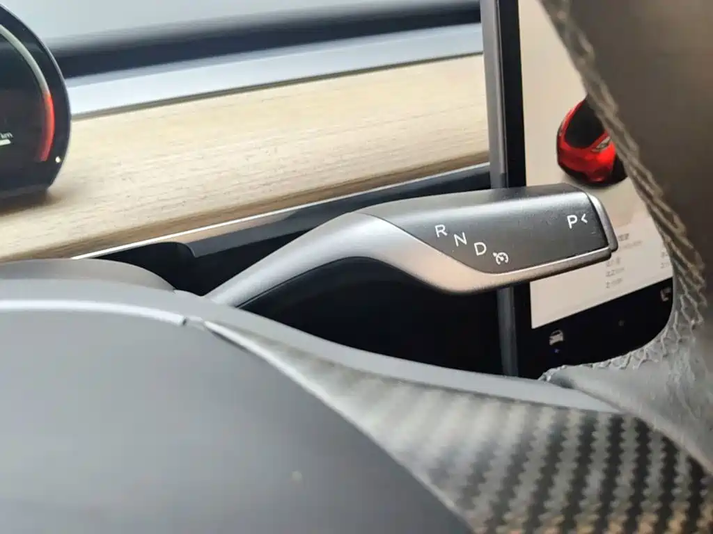 Tesla Model Y — фото 14