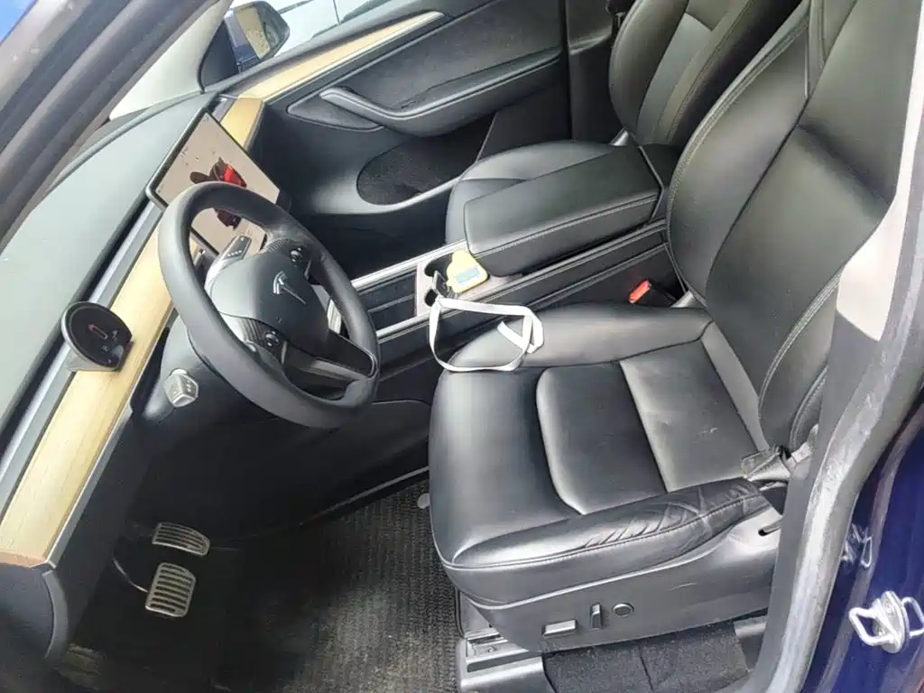 Tesla Model Y — фото 15