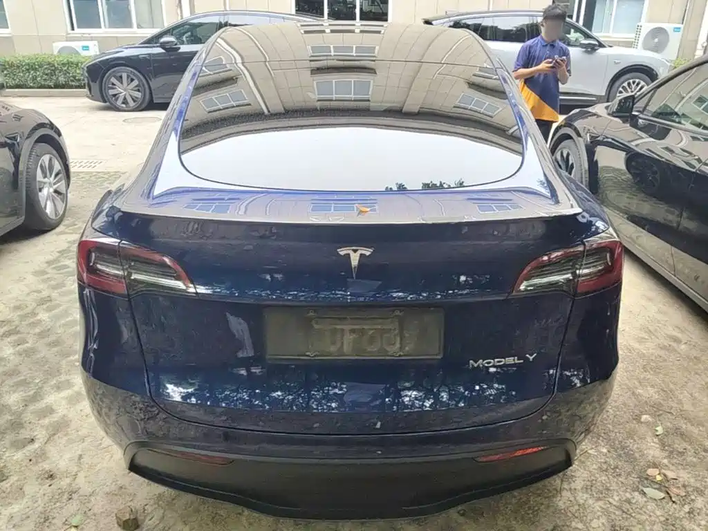 Tesla Model Y — фото 6