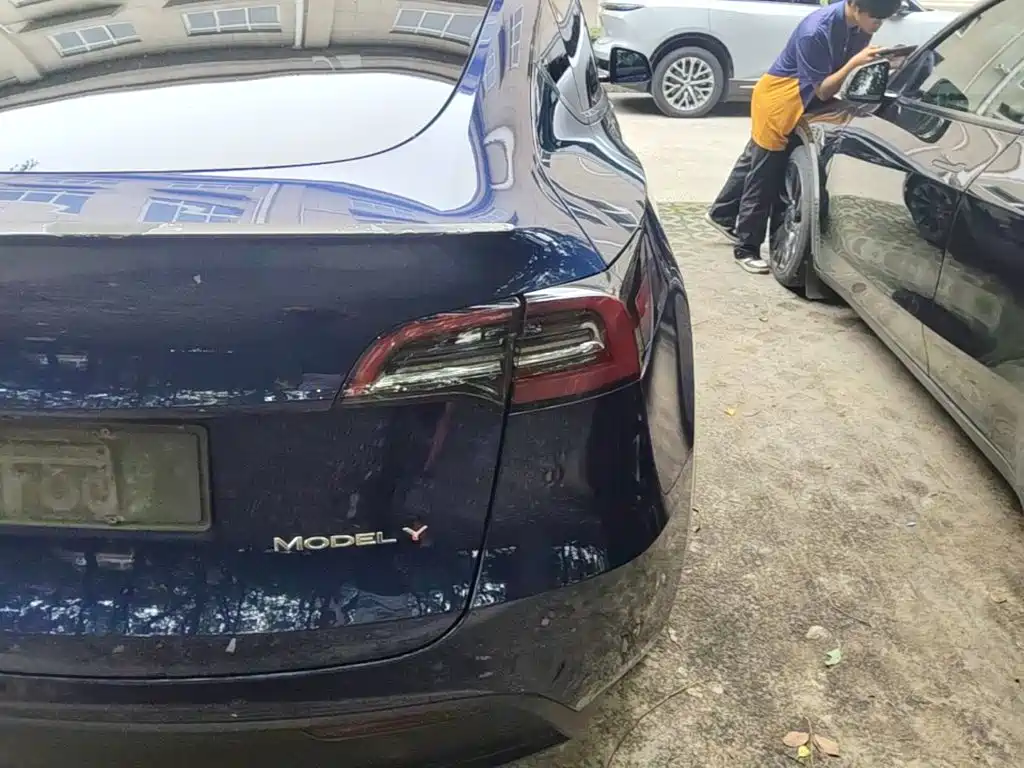 Tesla Model Y — фото 8