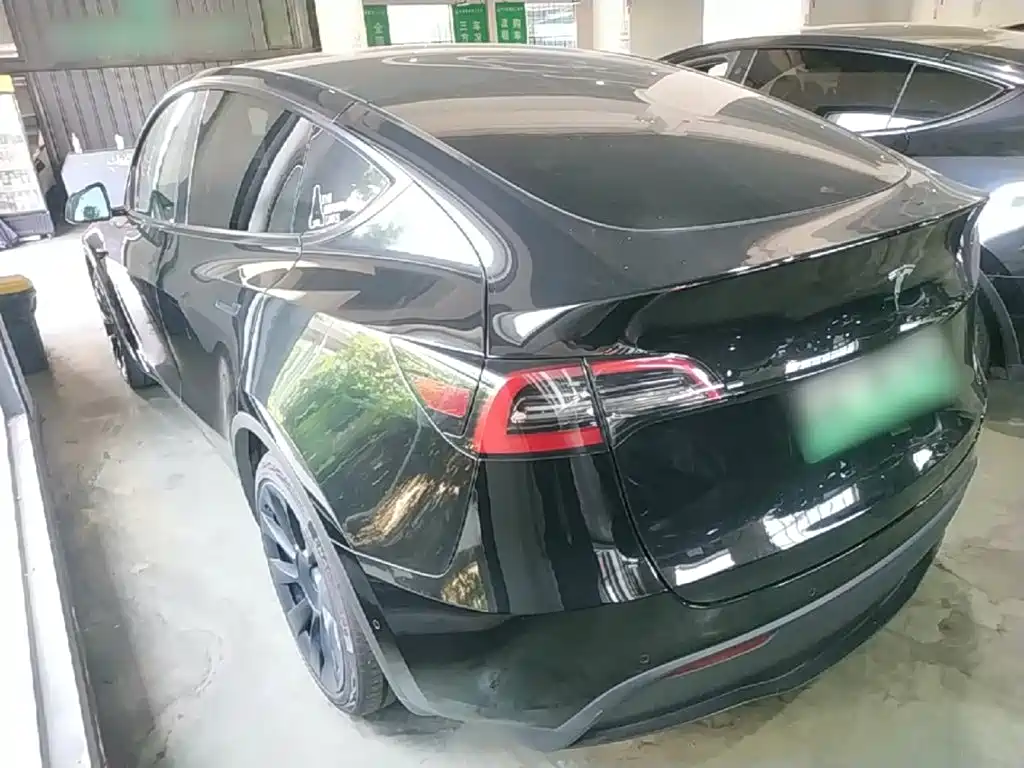 Tesla Model Y — фото 5