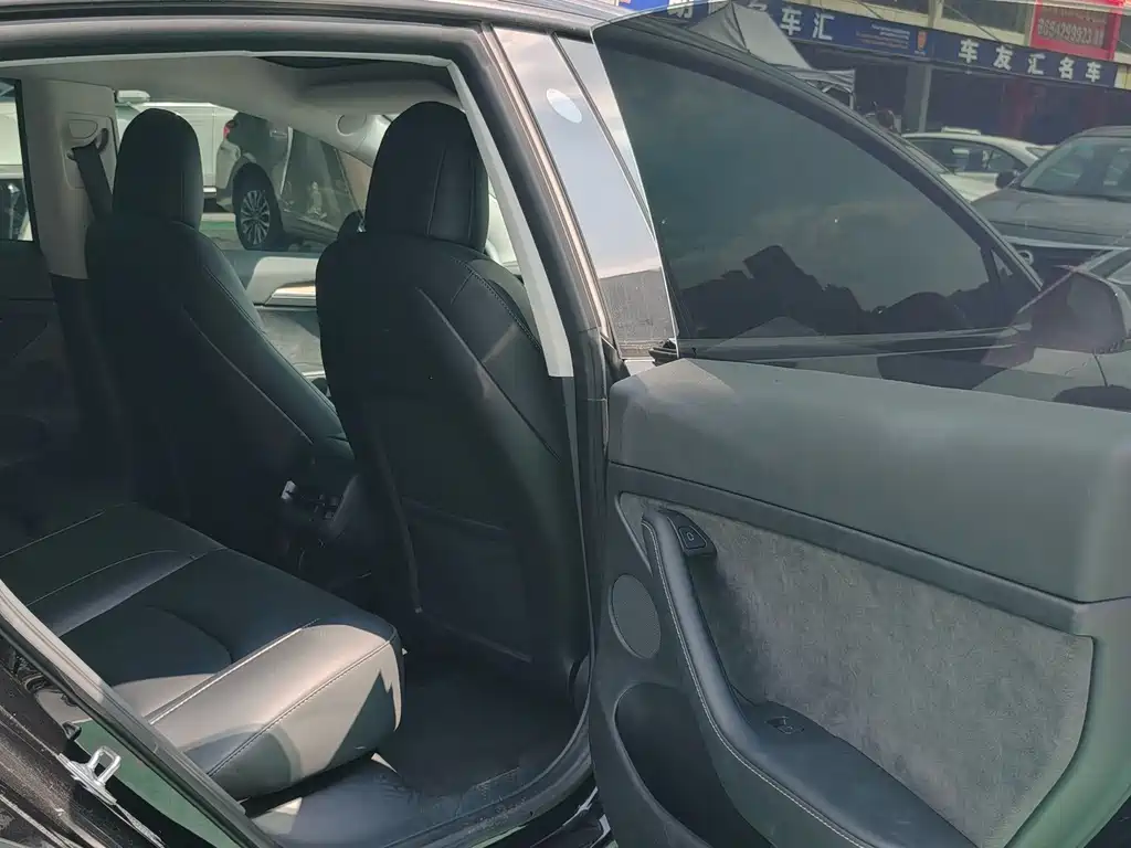 Tesla Model 3 — фото 11