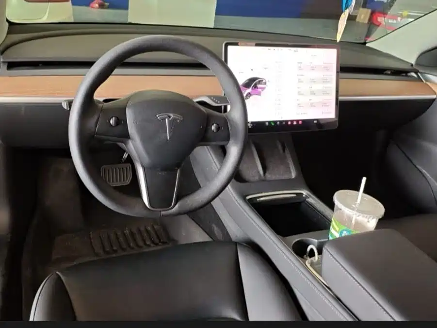 Tesla Model 3 — фото 10